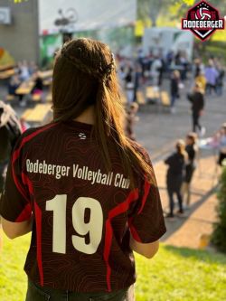 Rodeberger Volleyball Club- Unser Volleyballtrikot wird ueberall getragen,ob beim feiern,bei Freizeitaktivitaeten o. beim Sport.Wir zeigen die Liebe zu unserem Verein wann wir auch nur koennen...jpeg