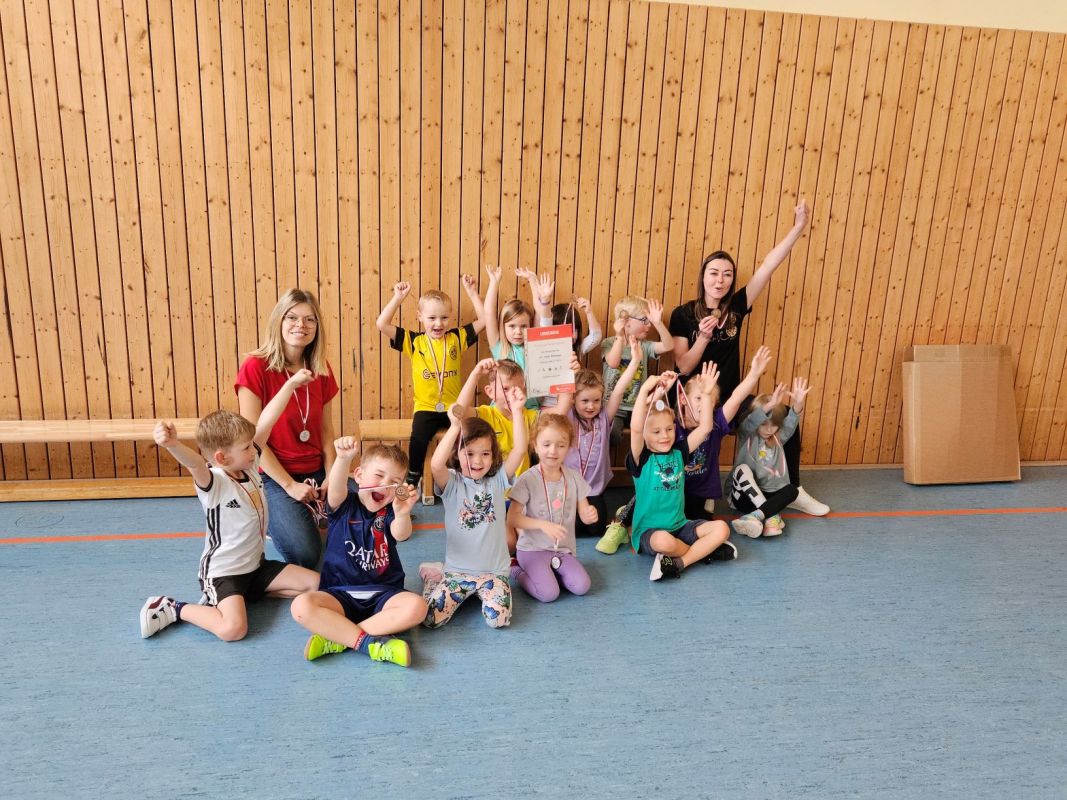 Die Kinder des Birkunger Kindergartens freuten sich über ihre Auszeichnung als einer der "sportlichsten Kindergärten" des Eichsfelds 2023